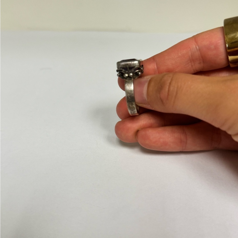 Elegant Silver and Purple Ring - Picture 3 of 5